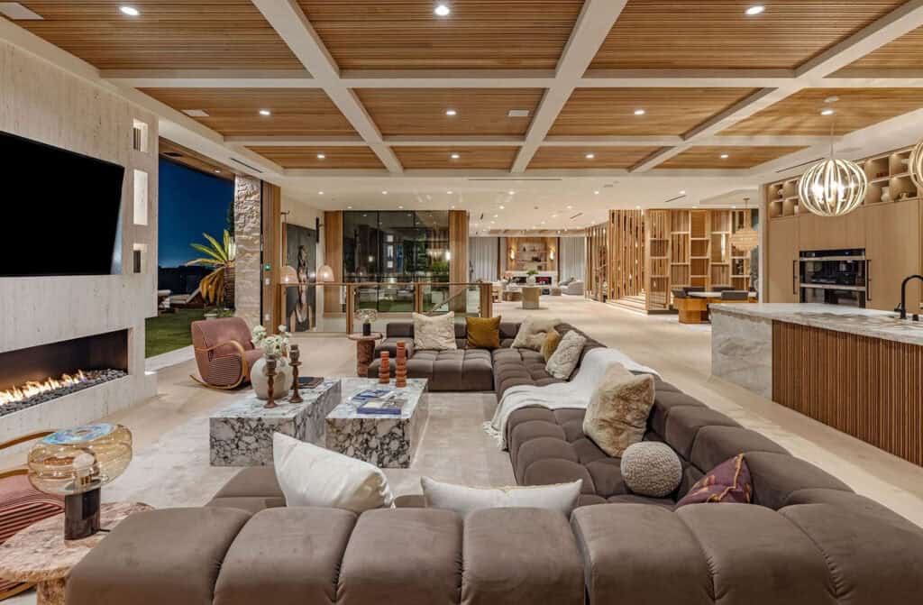 This extraordinary hillside home has breathtaking Los Angeles skyline views
