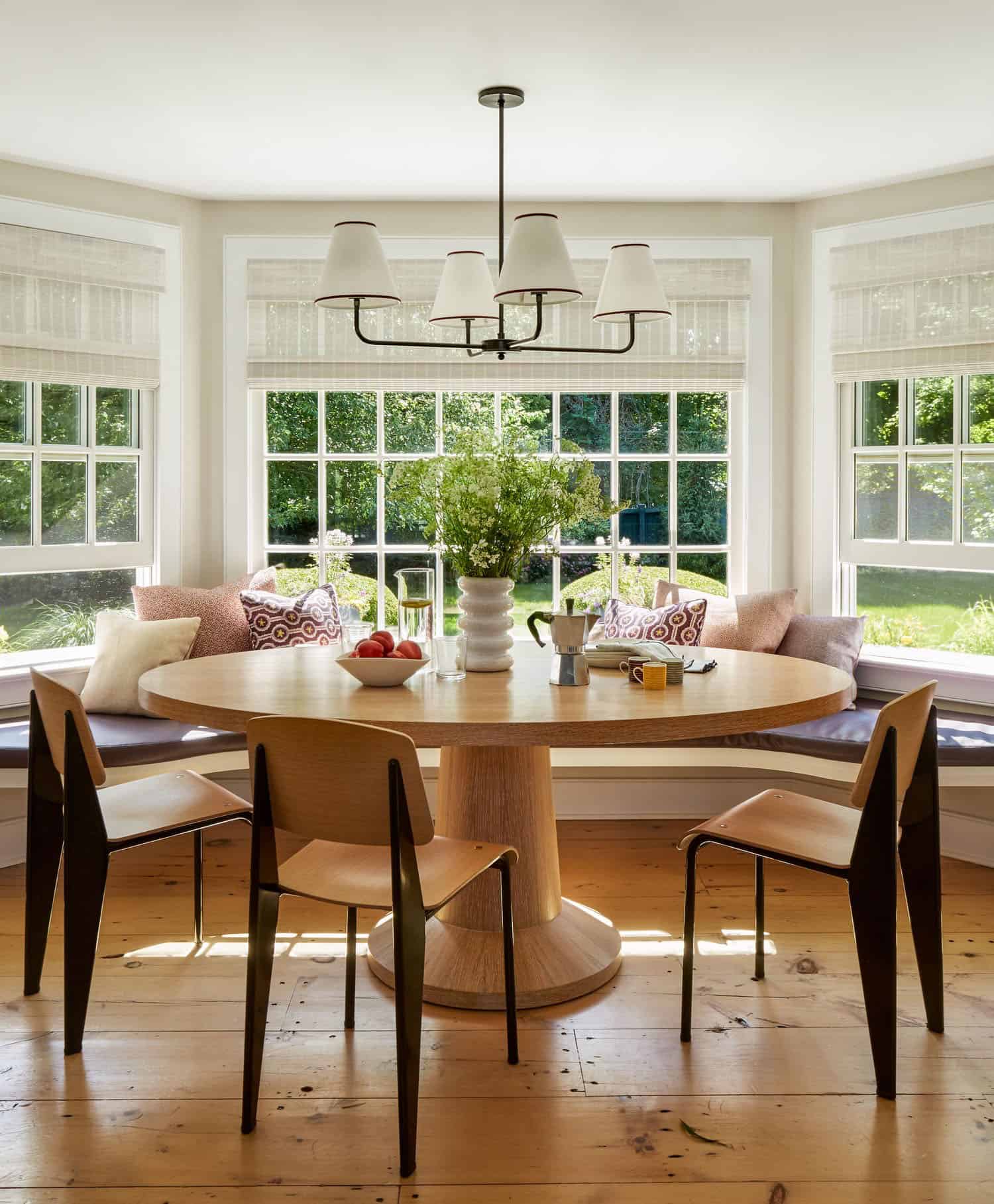 farmhouse style breakfas nook