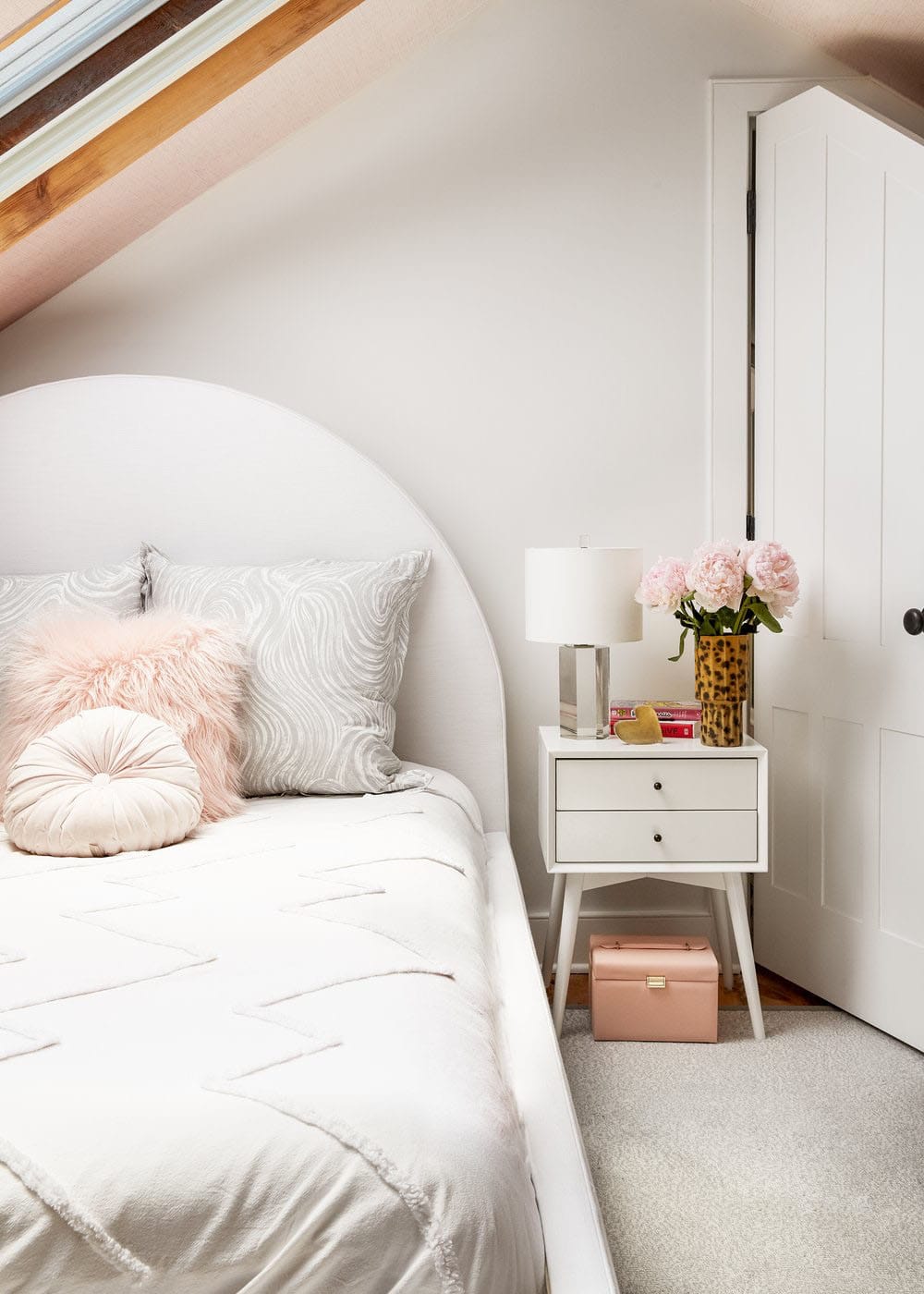 farmhouse style kids bedroom 