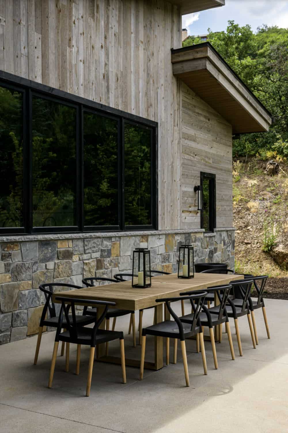 contemporary mountain home patio with alfresco dining