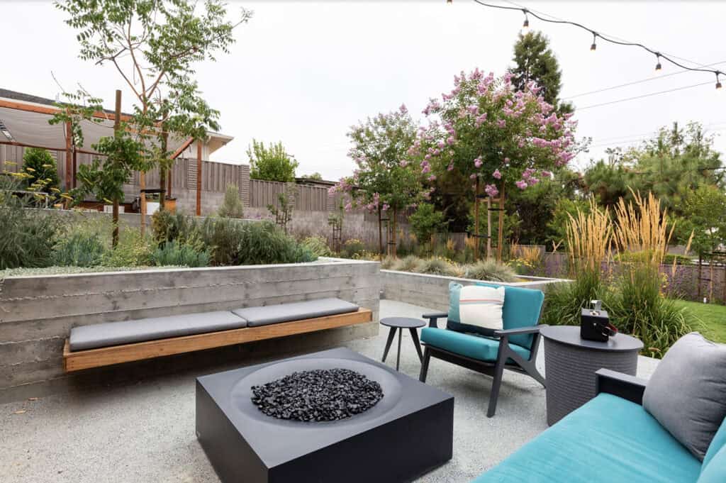 27 Back Patio Ideas For Small Spaces With Inviting Backyard Vibes