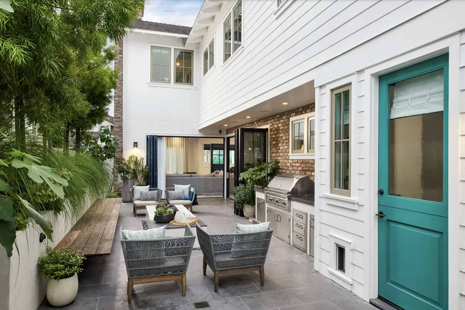 beach style backyard patio