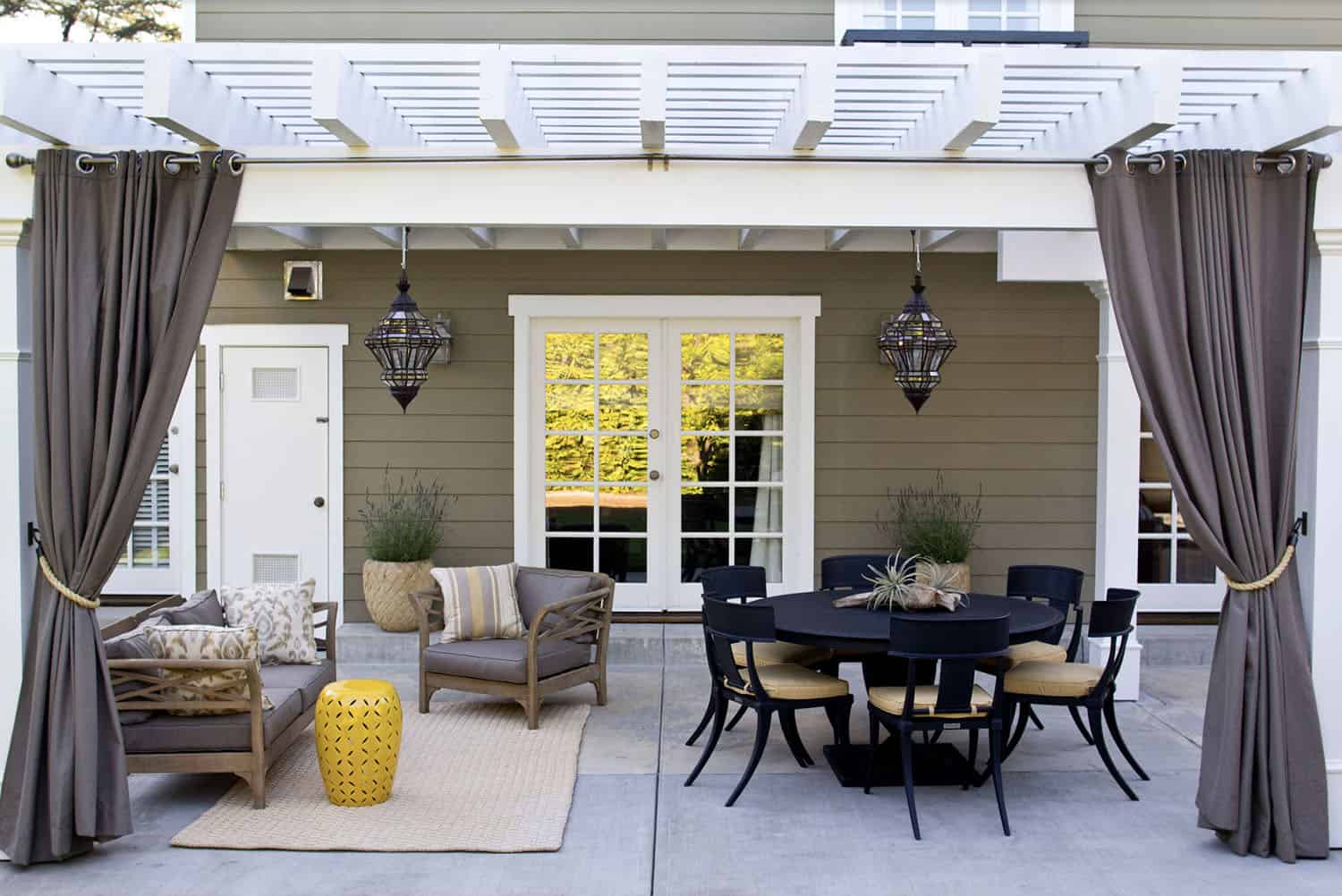 California modern outdoor living space