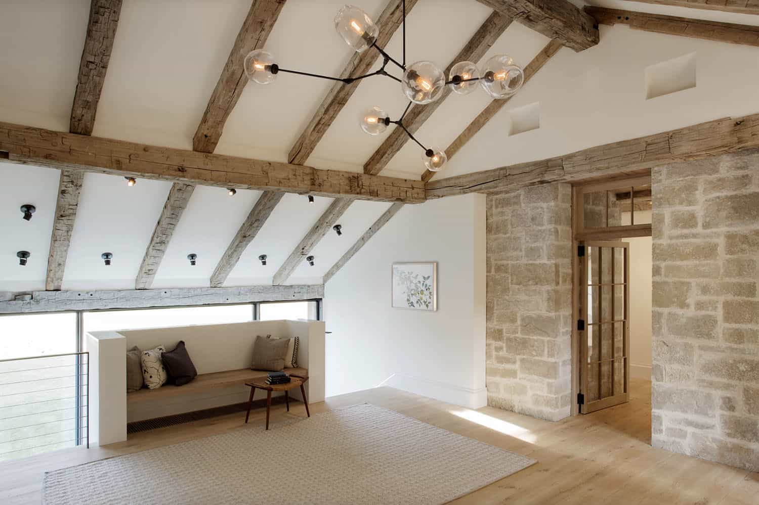 farmhouse style upstairs landing with a vaulted ceiling