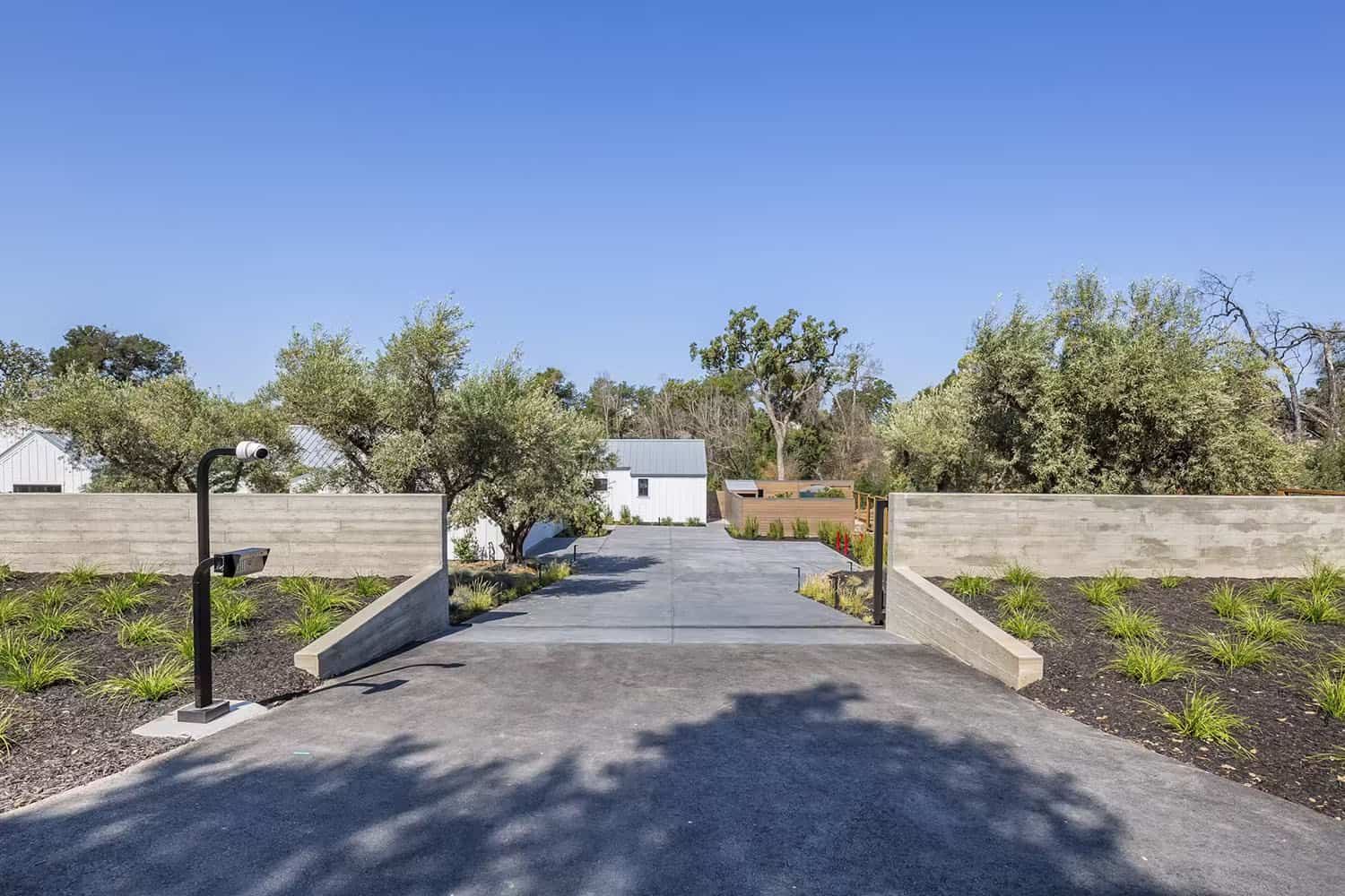 modern farmhouse style home exterior