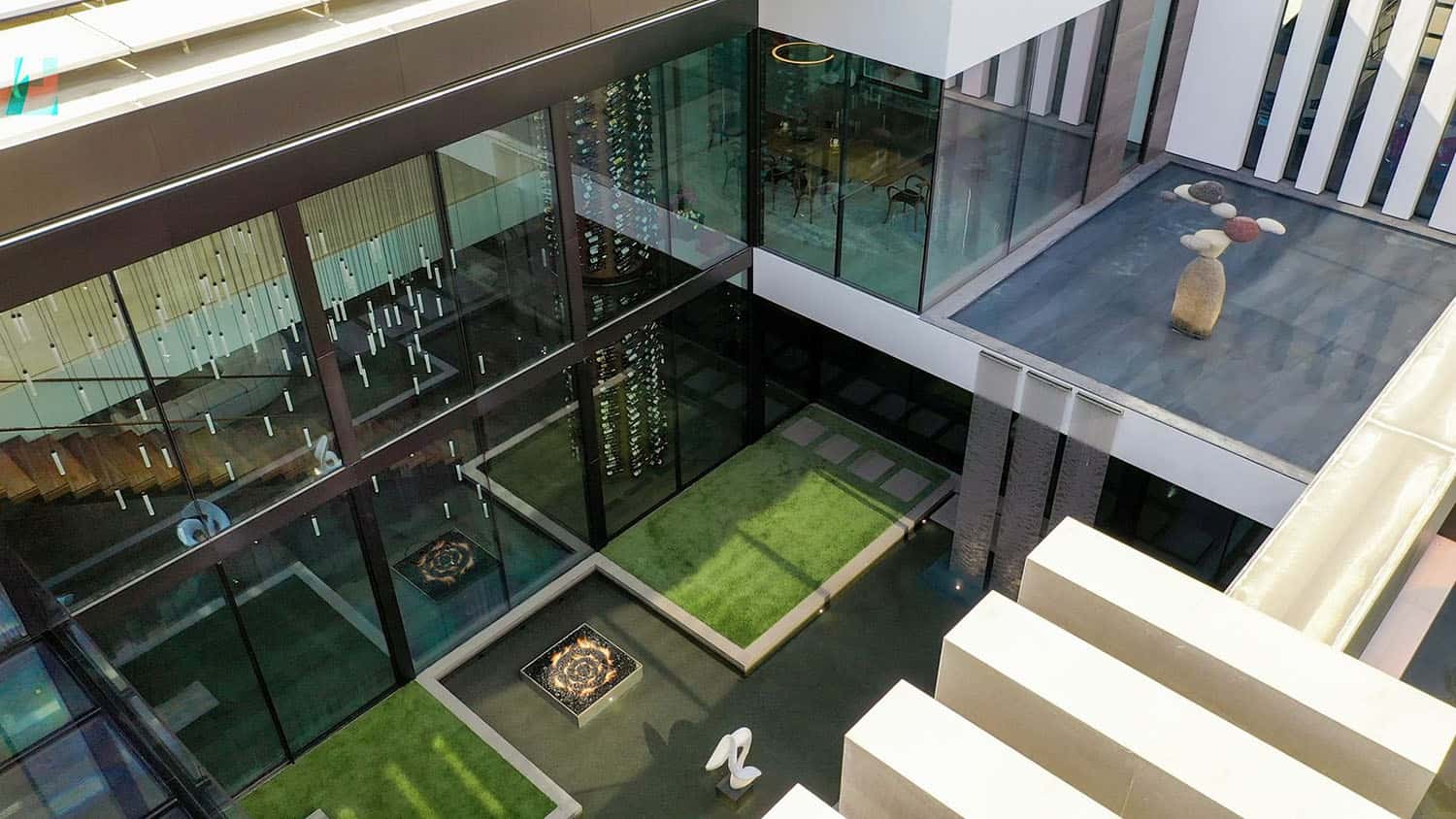 modern luxury house courtyard