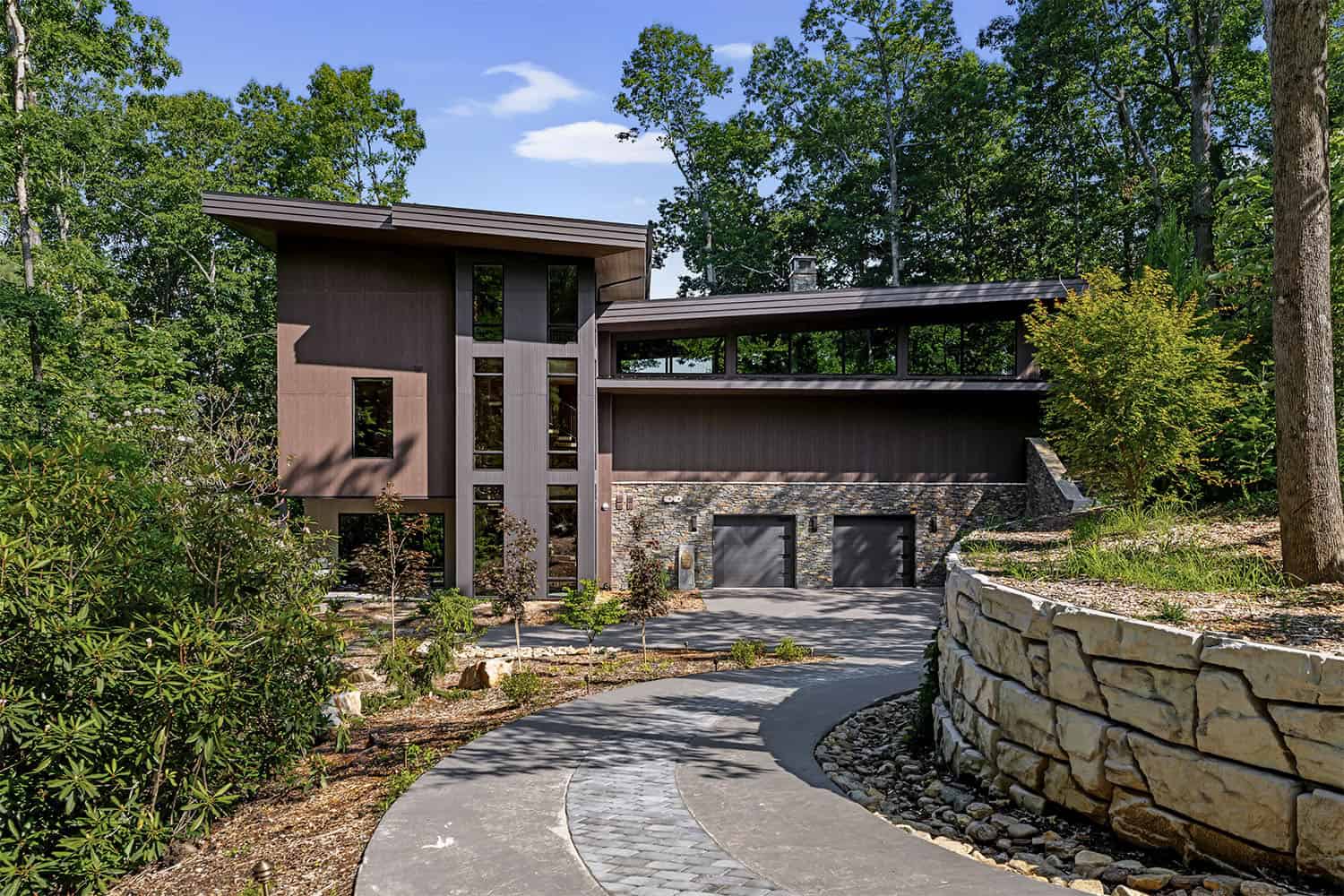 modern mountain home exterior
