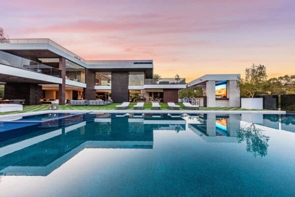 featured posts image for Tour this phenomenal resort-style home in Brentwood designed for entertaining