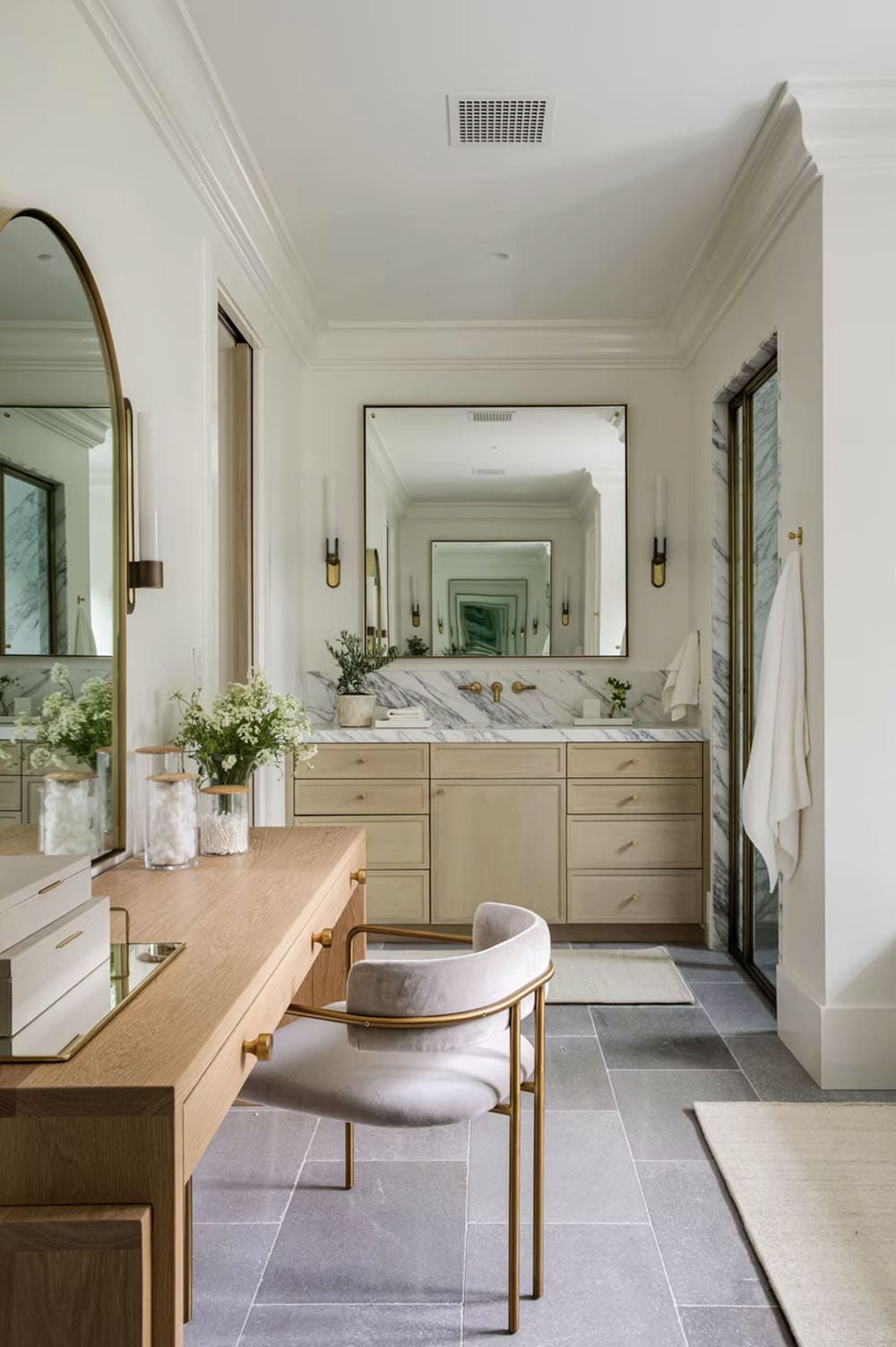 transitional style bathroom with a makeup vanity