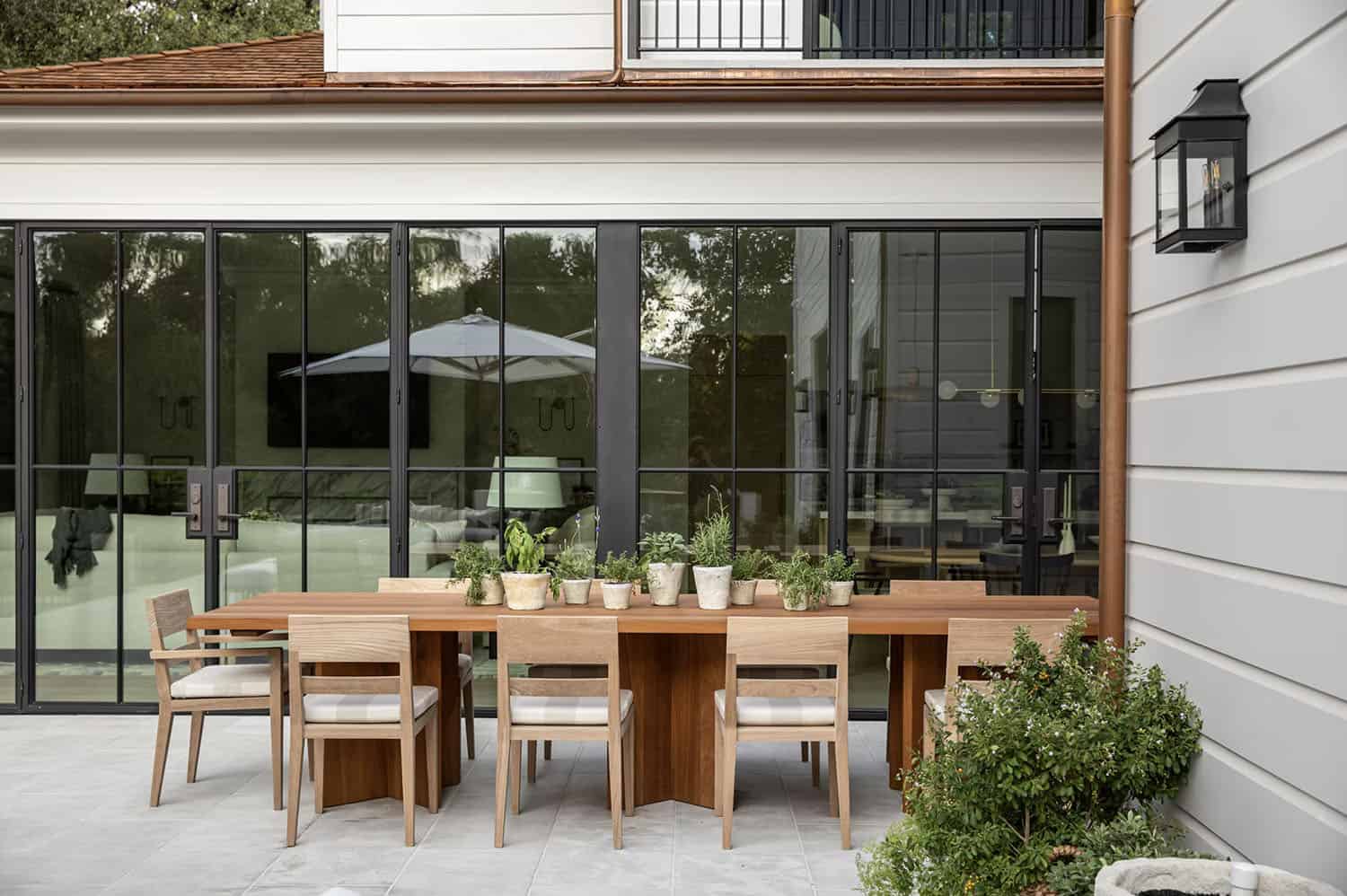 transitional style patio with alfresco dining