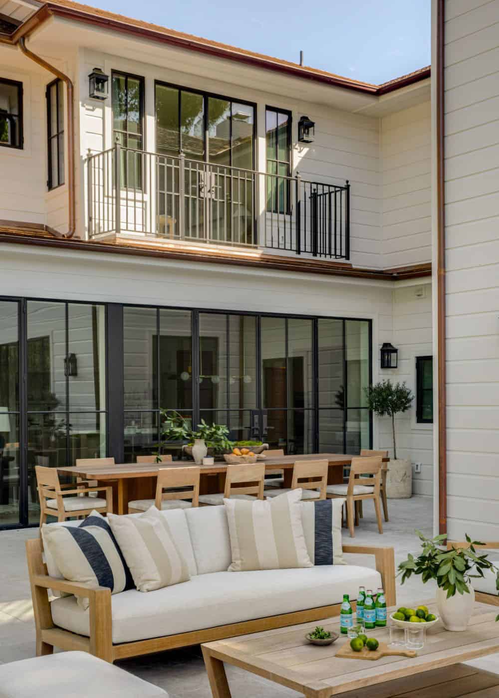 southern inspired home exterior patio with outdoor furniture