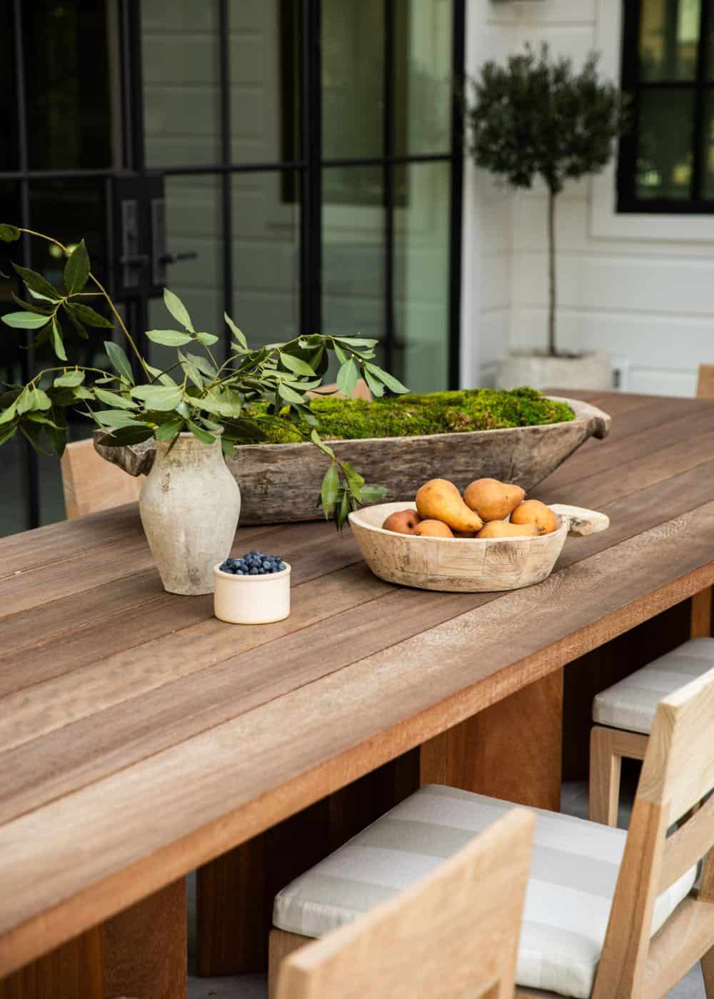 transitional style patio with alfresco dining