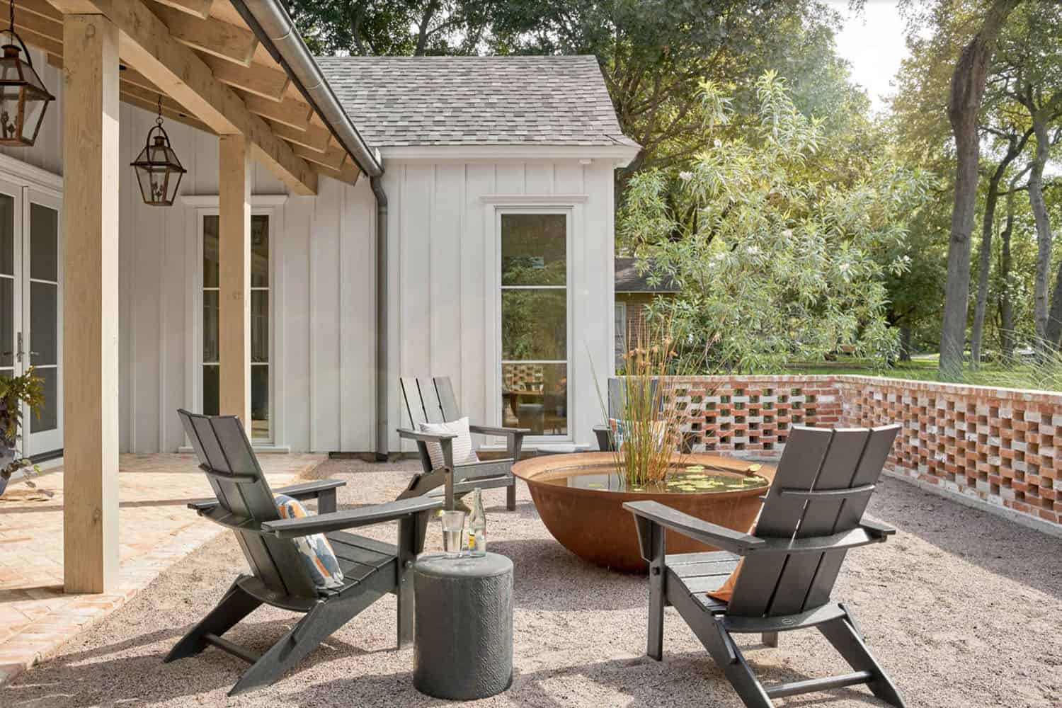 backyard patio with a water feature