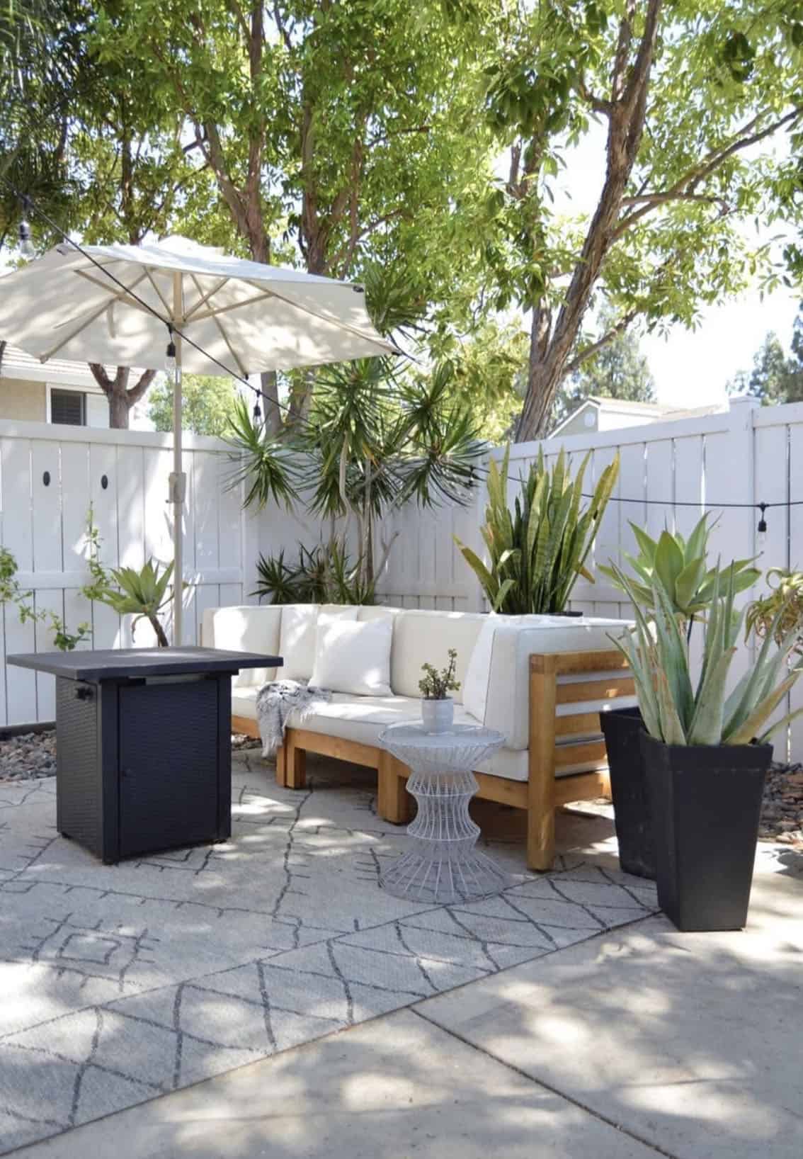 backyard patio with outdoor furniture