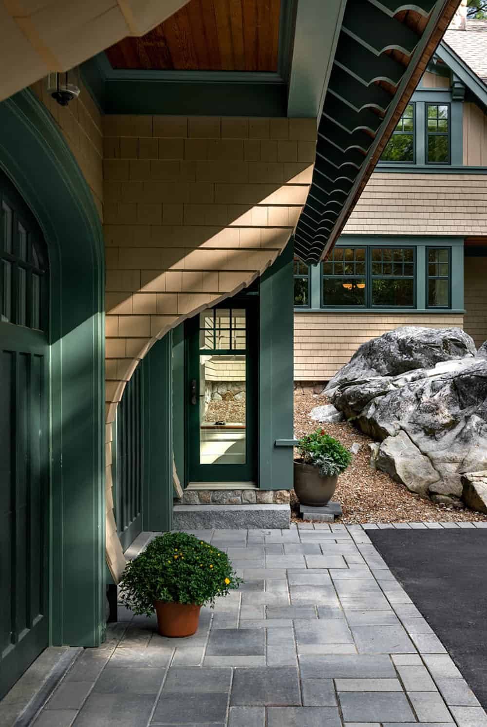 craftsman style lake house exterior
