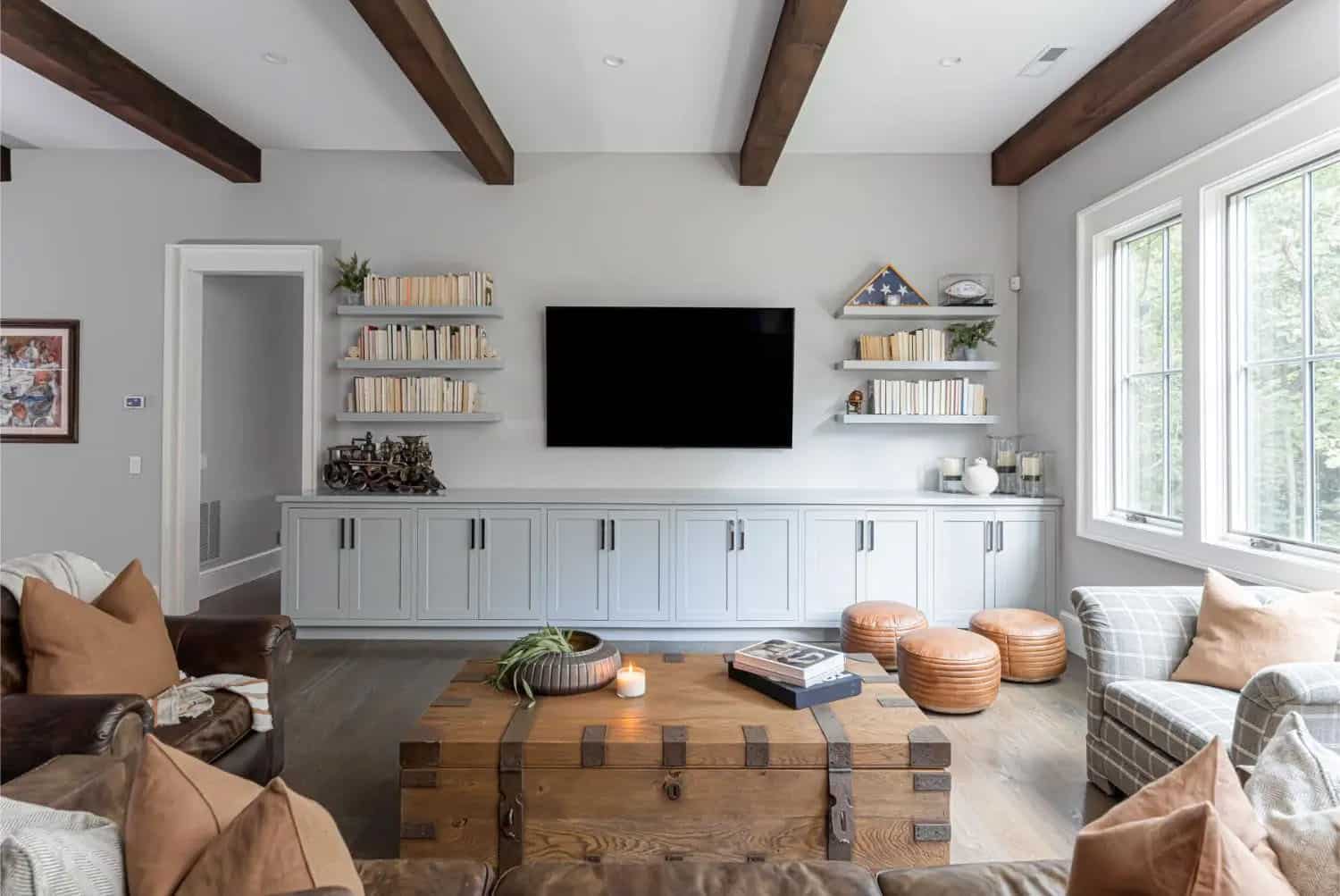transitional style familynroom