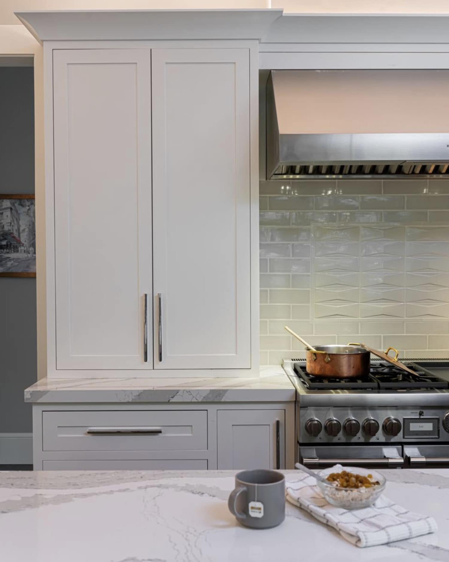 transitional style kitchen with a coffee station