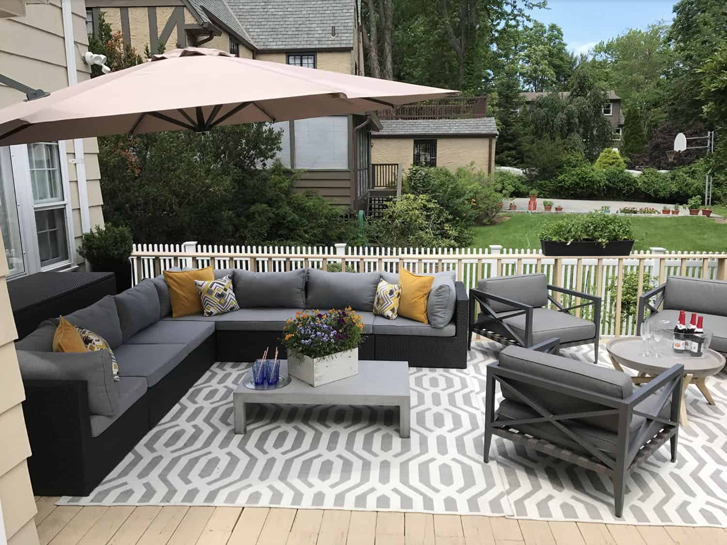 midcentury style backyard deck with outdoor furniture