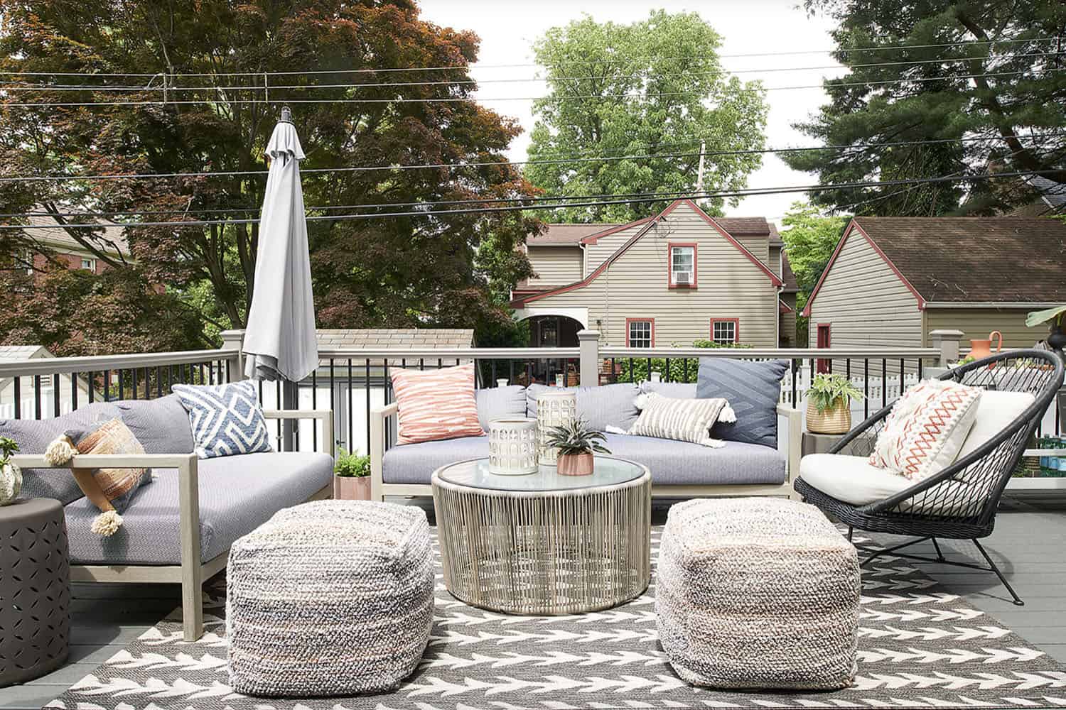boho mod deck with outdoor furniture and an area rug