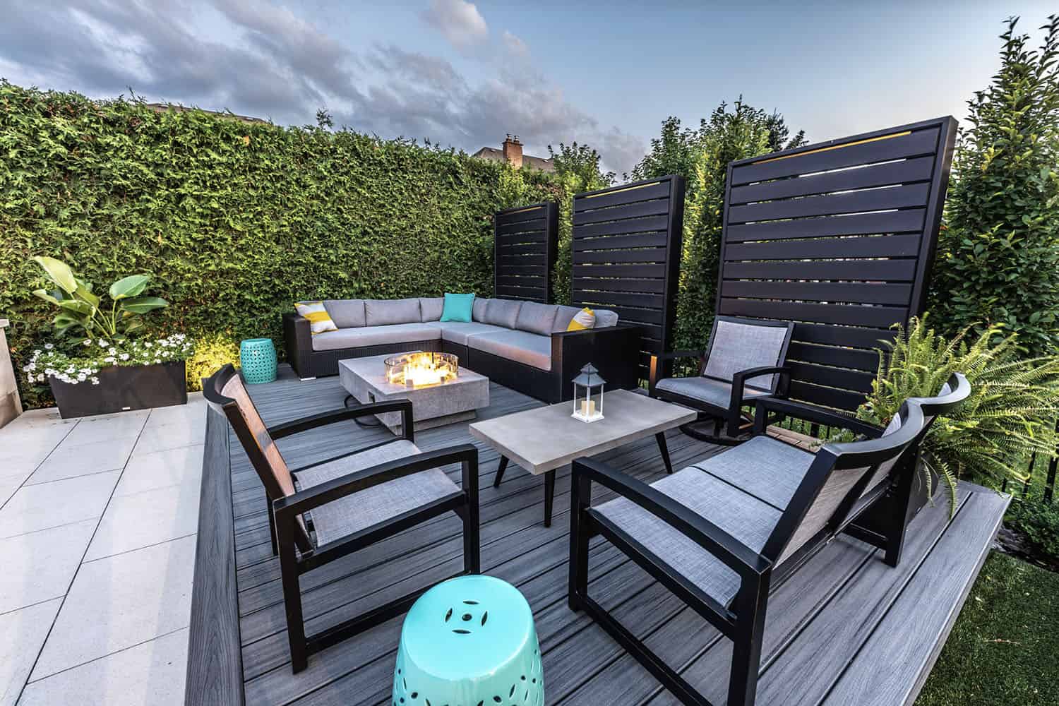contemporary deck/lounge with a privacy wall and vertical garden 