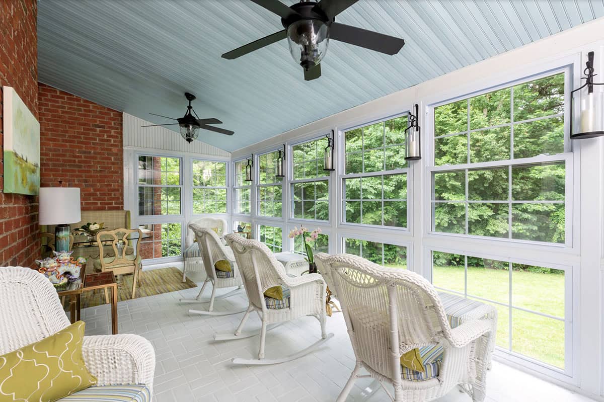 traditonal sunroom with rocking chairs
