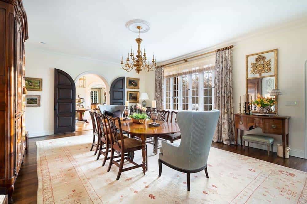 traditional style dining room