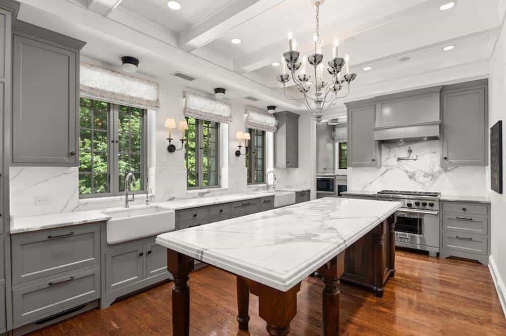 traditional style kitchen