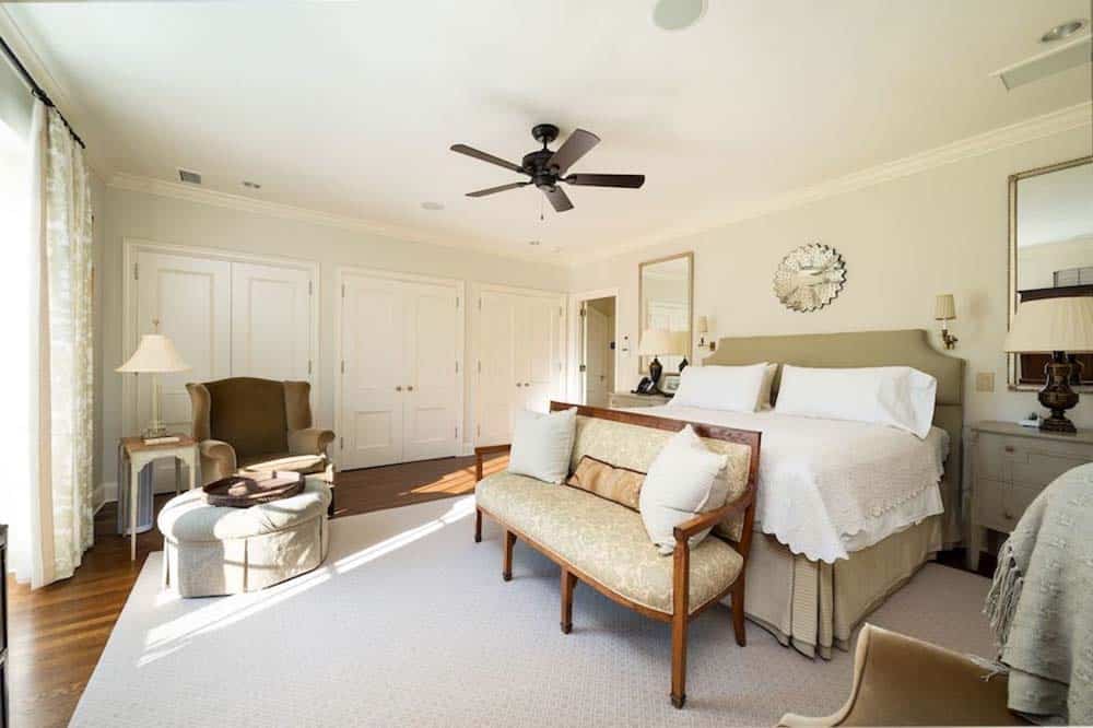 traditional style bedroom