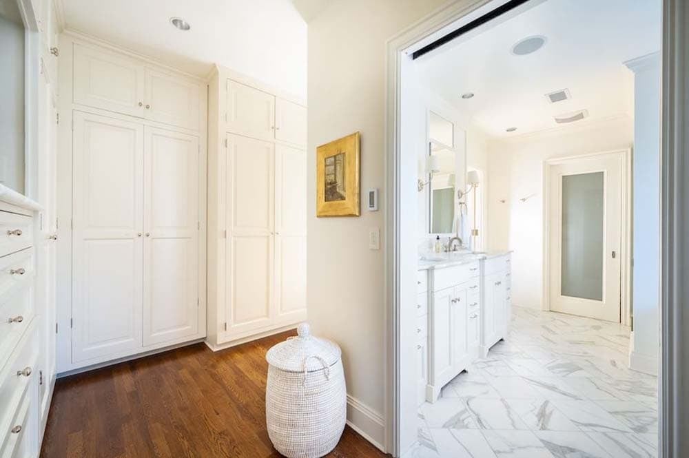 traditional style bathroom