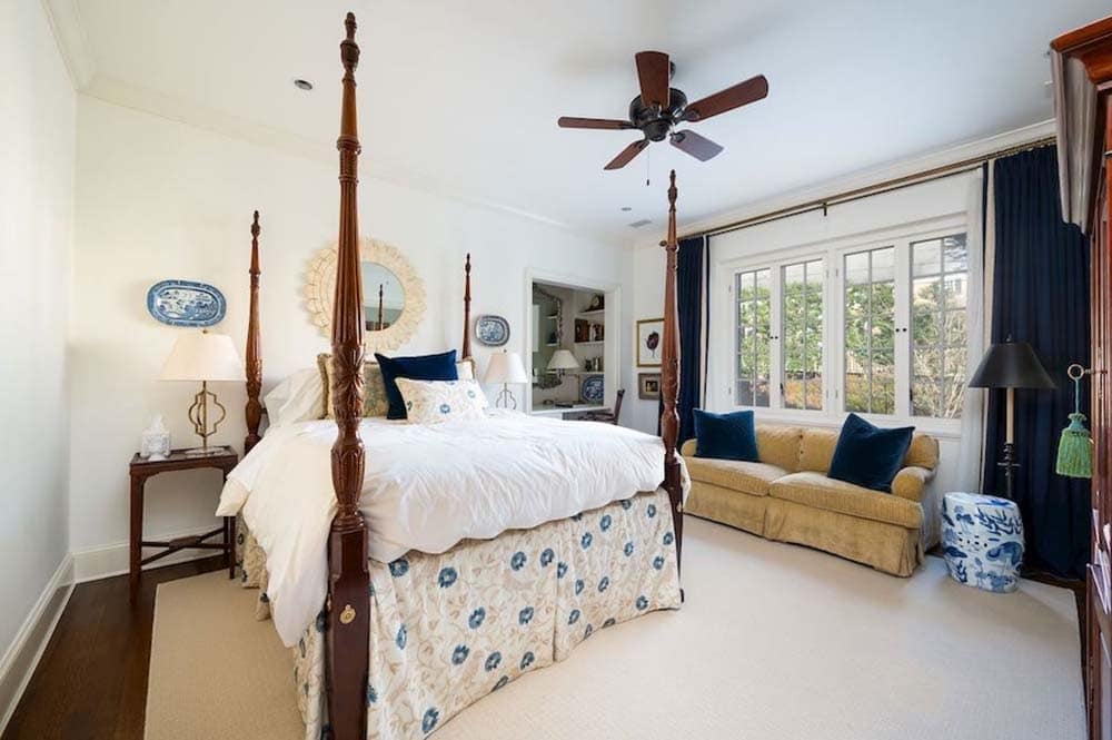 traditional style bedroom