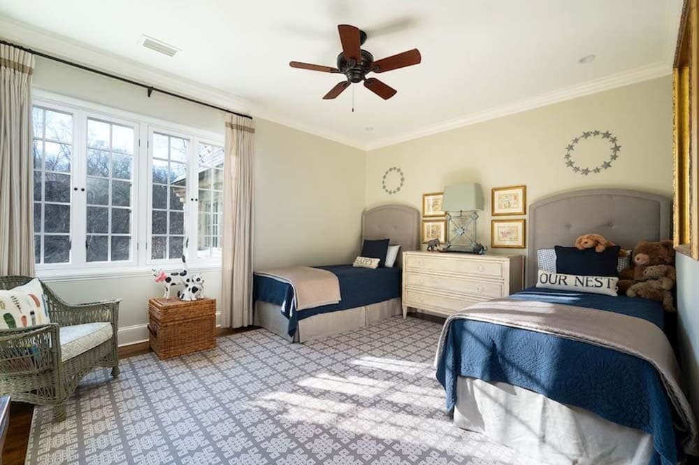 traditional style bedroom