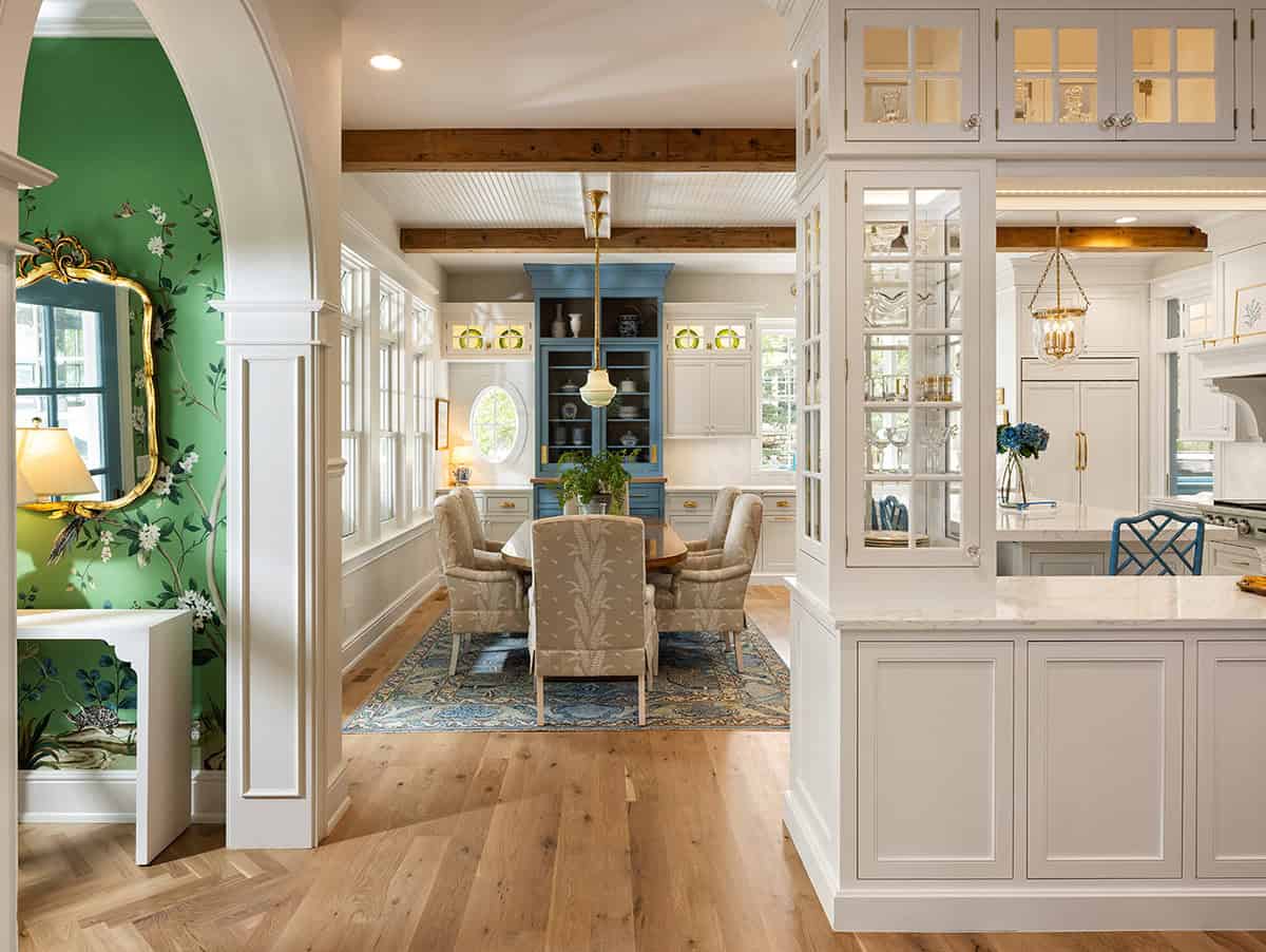 coastal cottage-style dining room