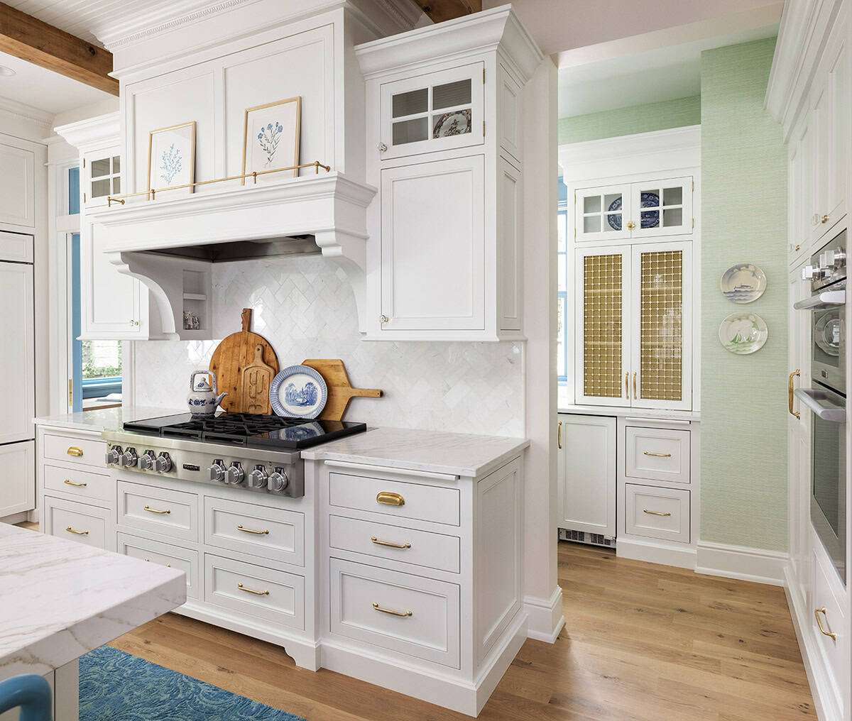 coastal cottage-style kitchen