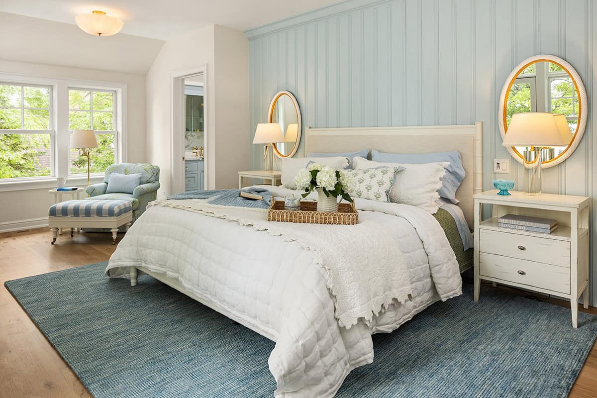 coastal cottage-style bedroom