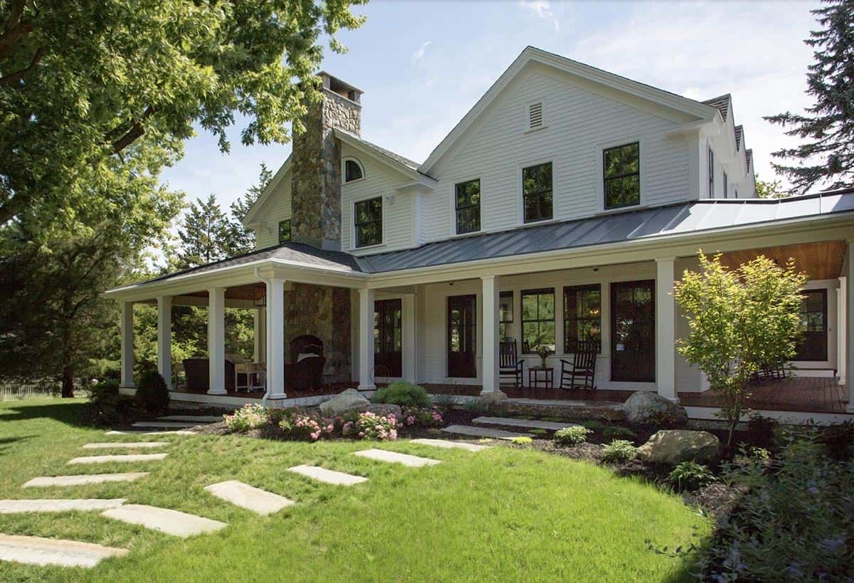 farmhouse style home exterior