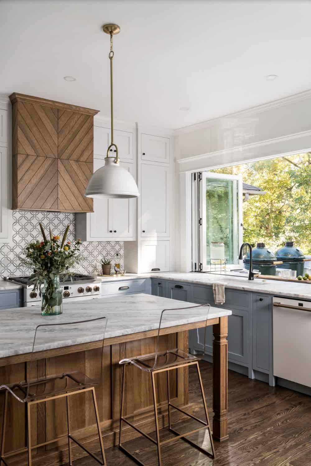 transitional style kitchen 