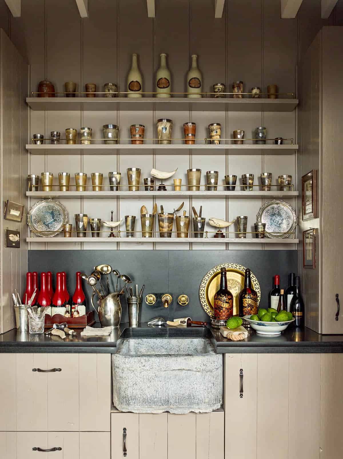 traditonal style home bar