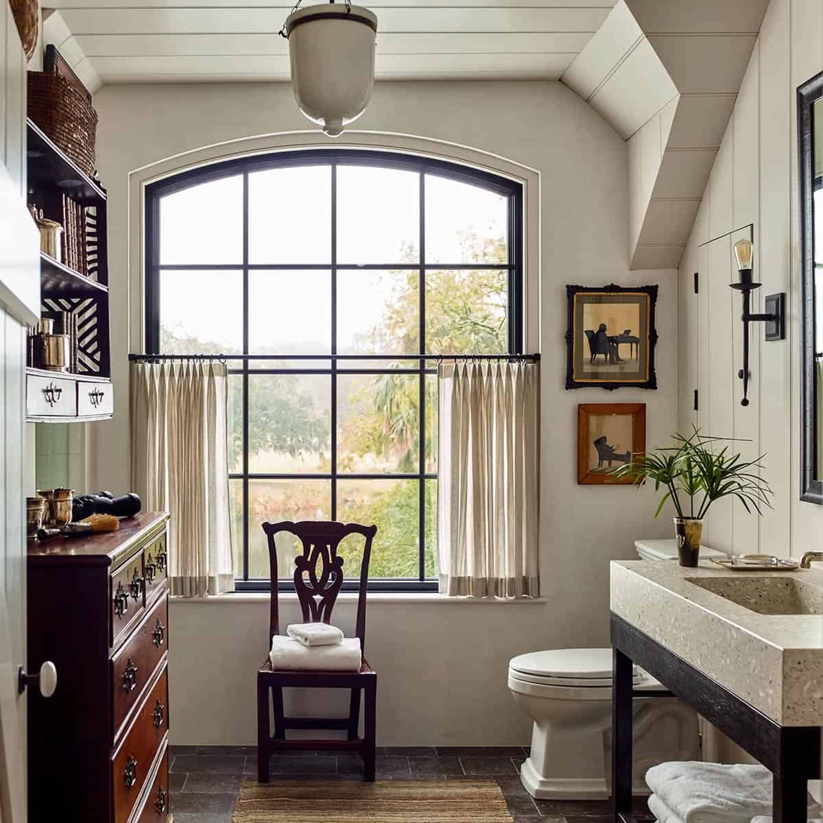 traditonal style bathroom