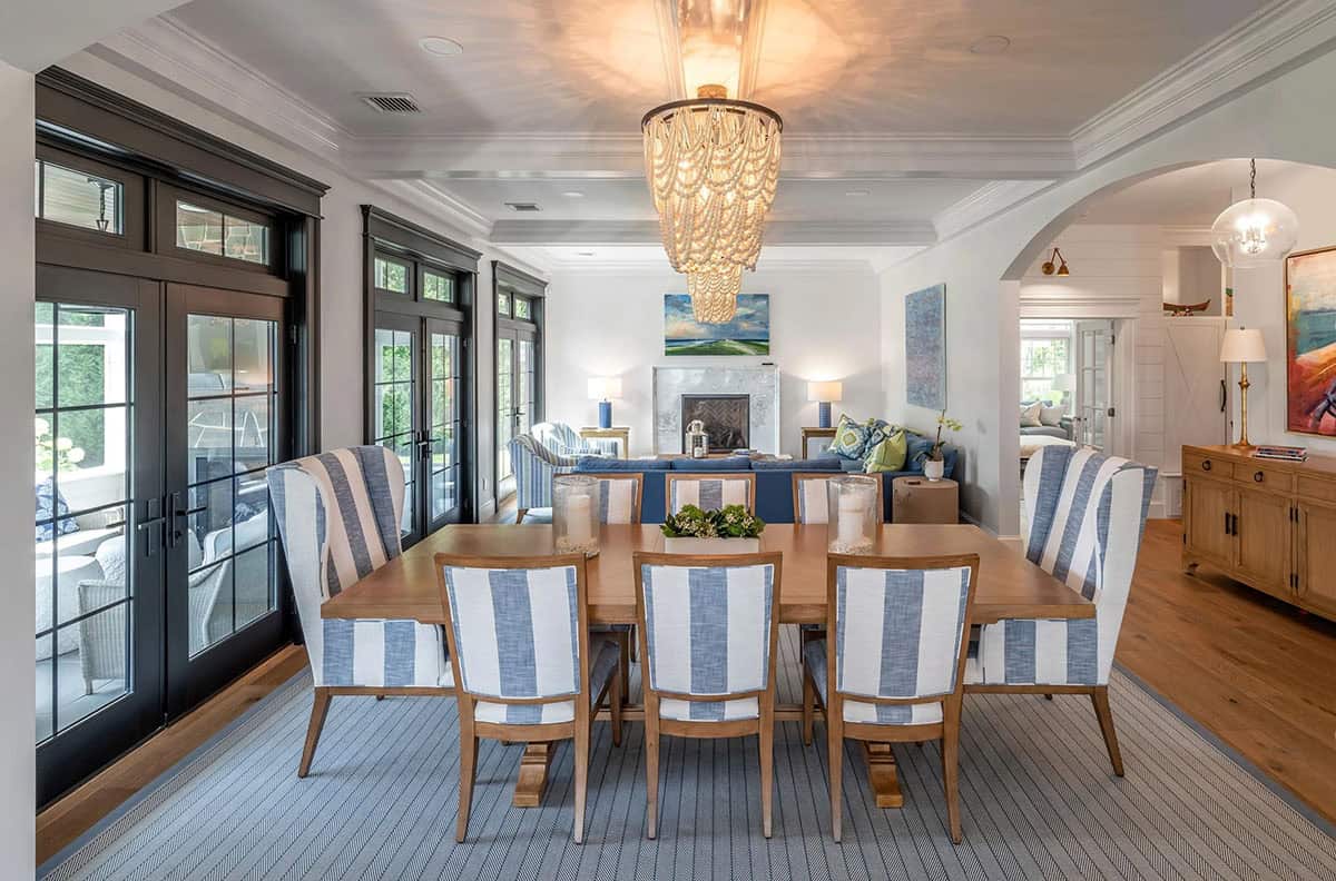 beach style dining room