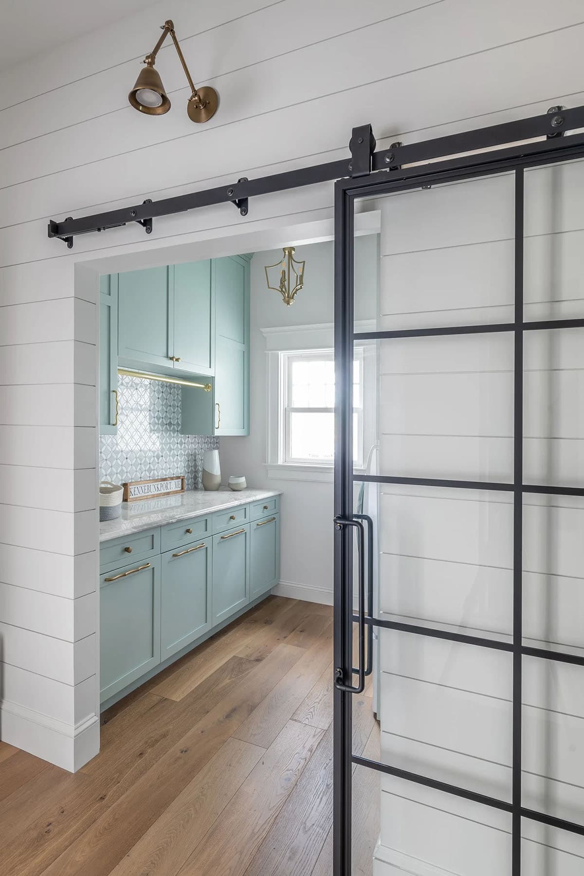 beach style laundry room