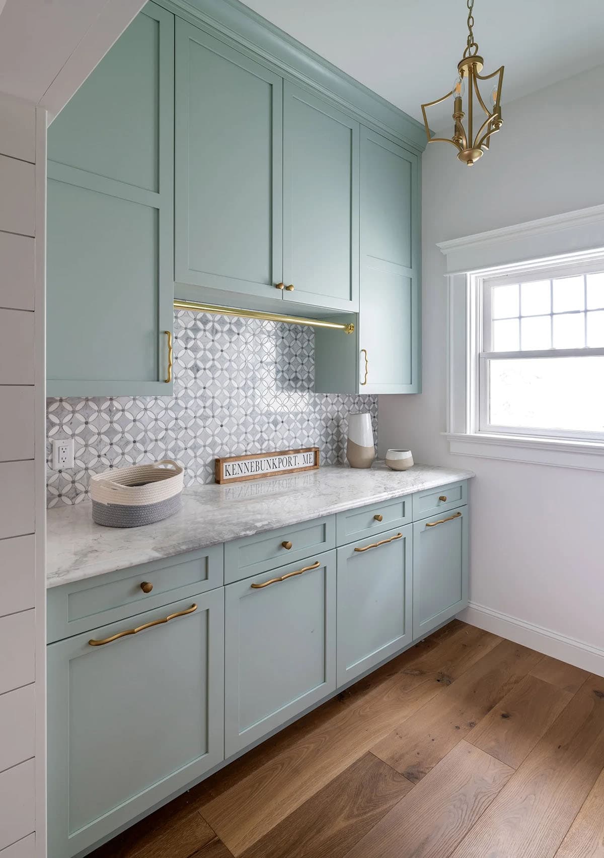 beach style laundry room