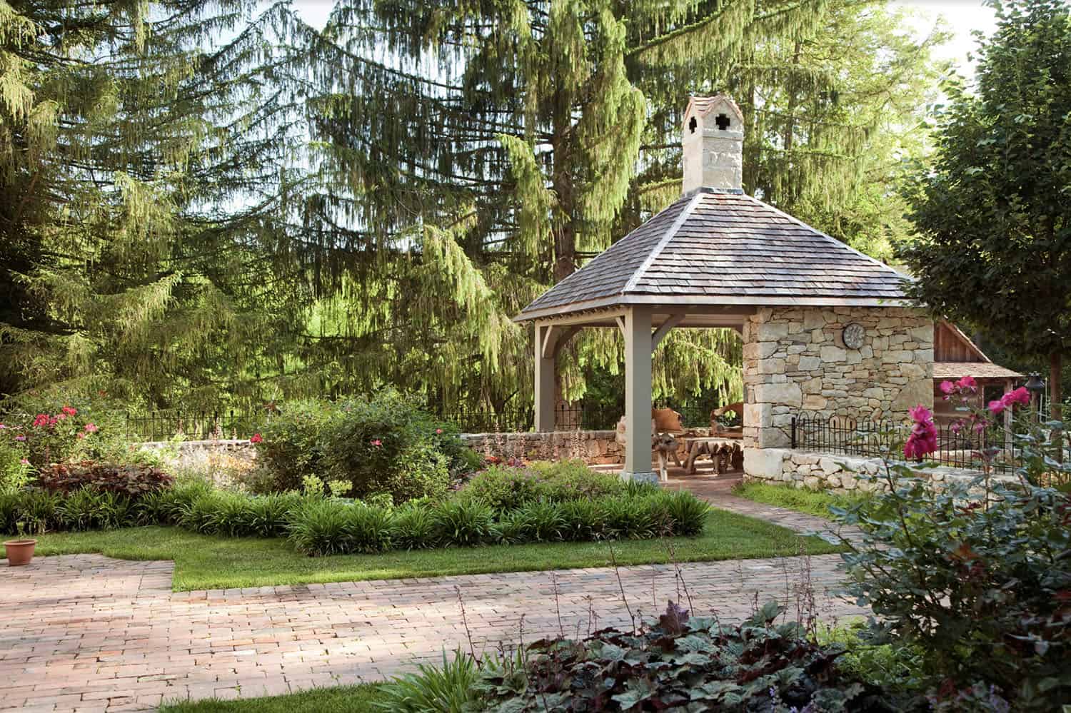 farmhouse exterior landscape