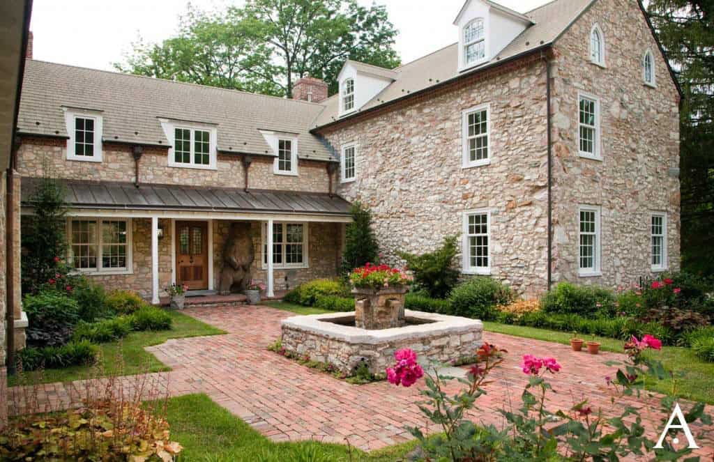 farmhouse exterior couryard with a water feature