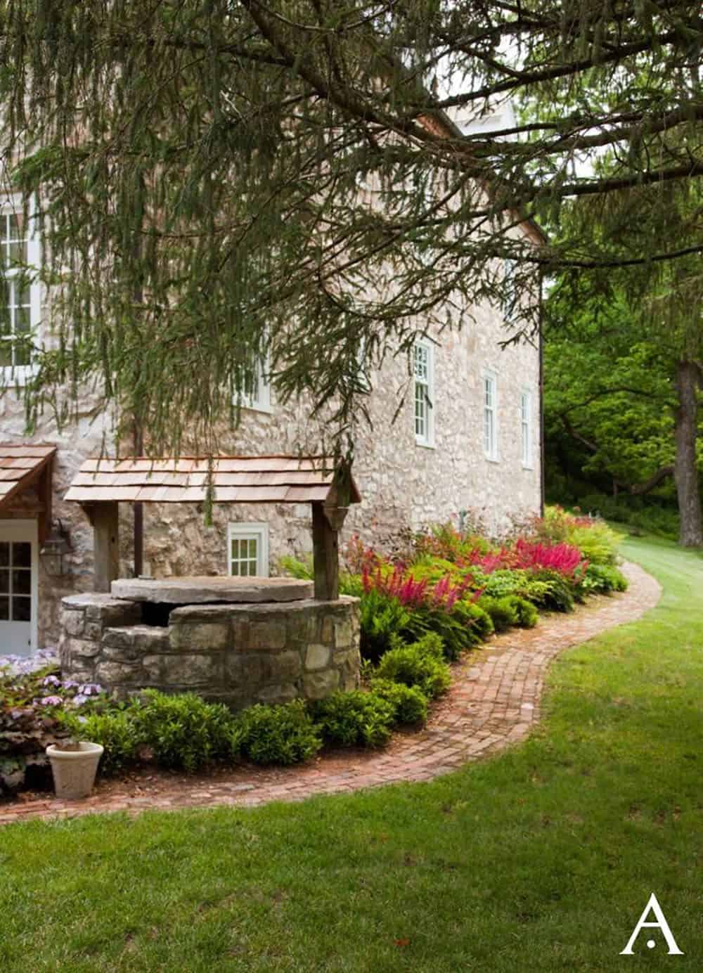 farmhouse exterior landscape