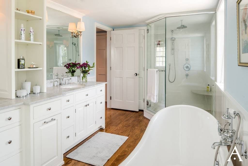 farmhouse style bathroom