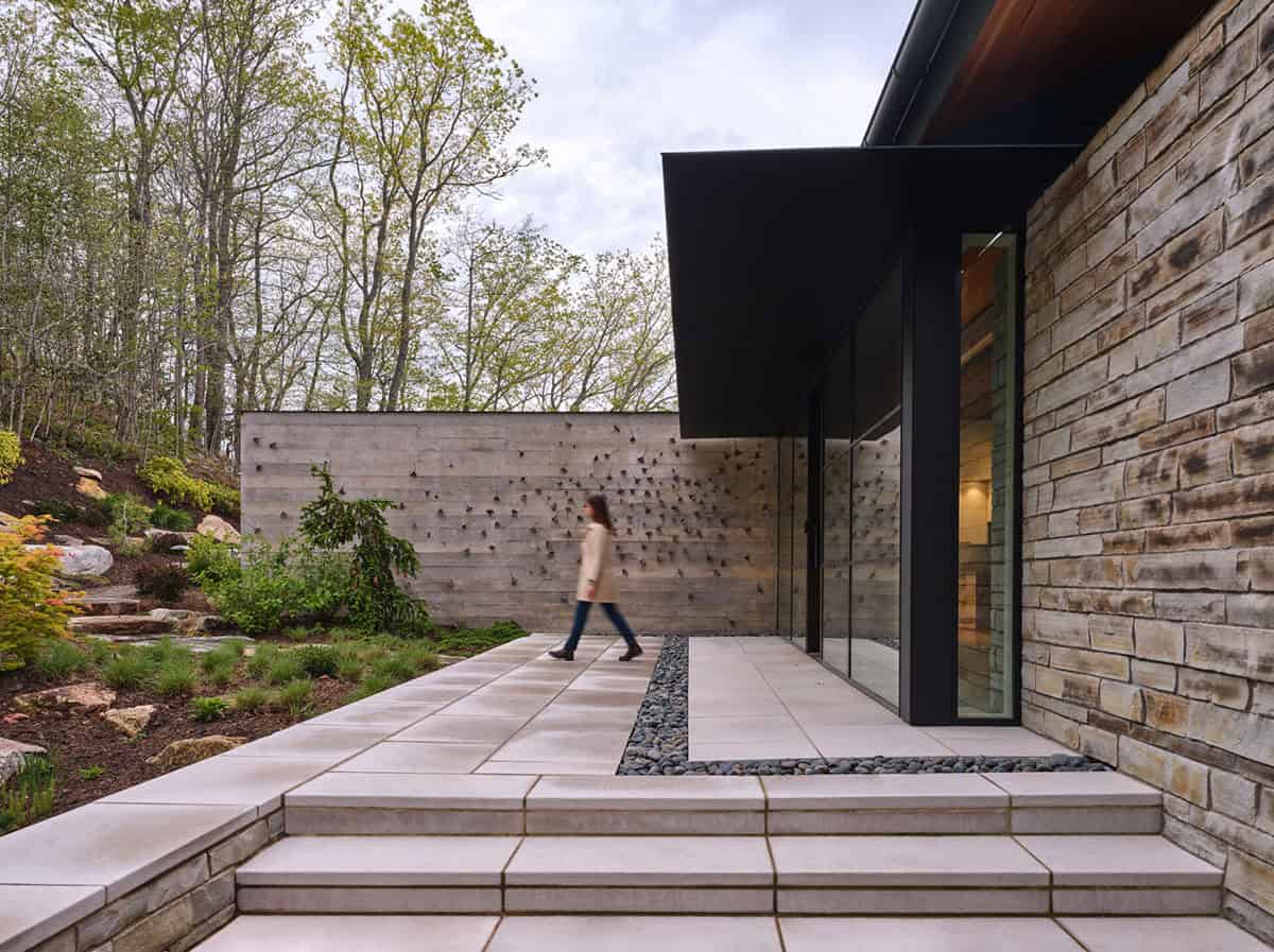 Japanese-inspired mountain house exterior