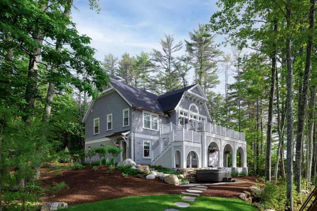 A beautiful New Hampshire cottage on the shores of Lake Winnipesaukee