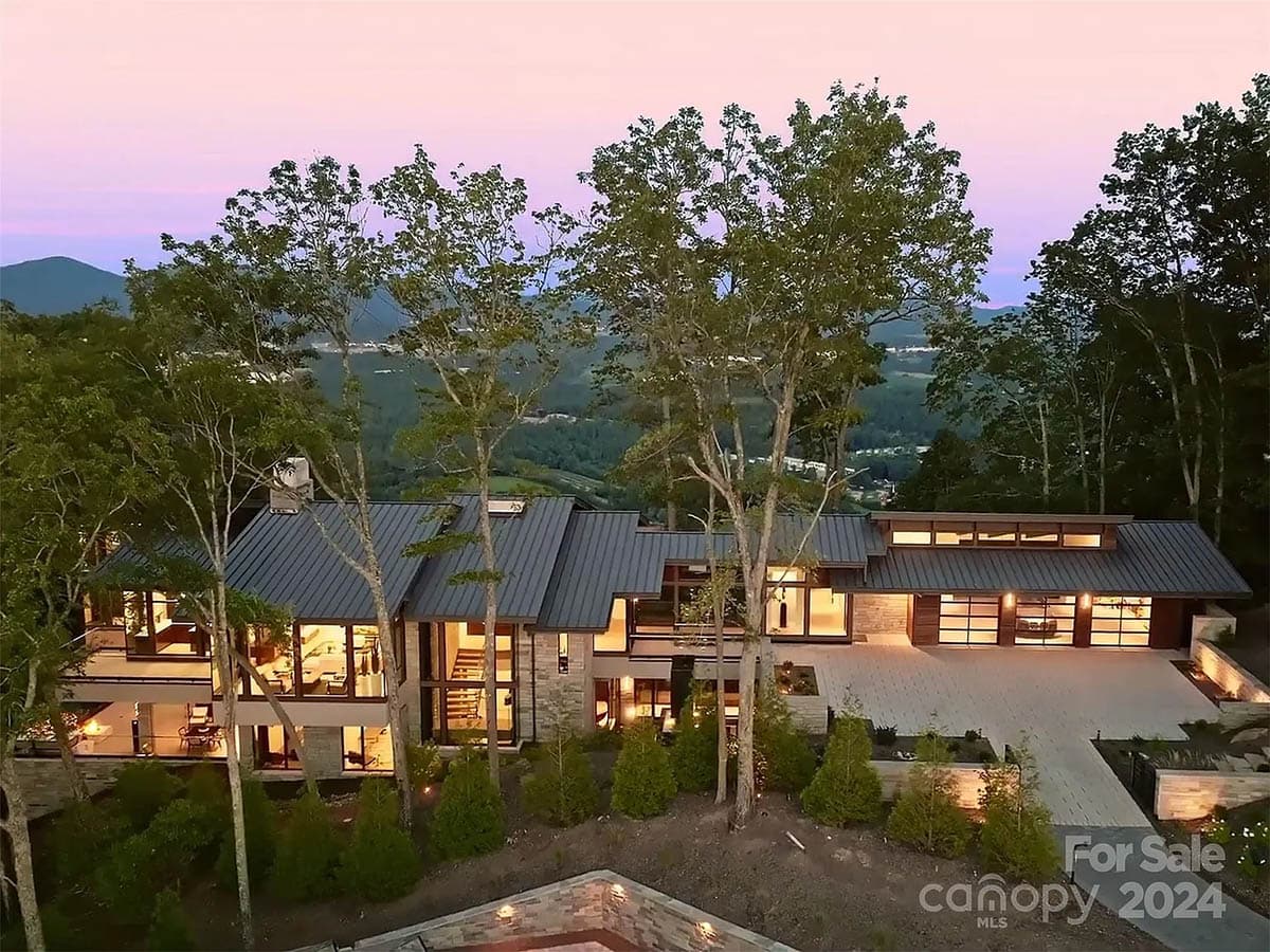 modern mountain home exterior at dusk