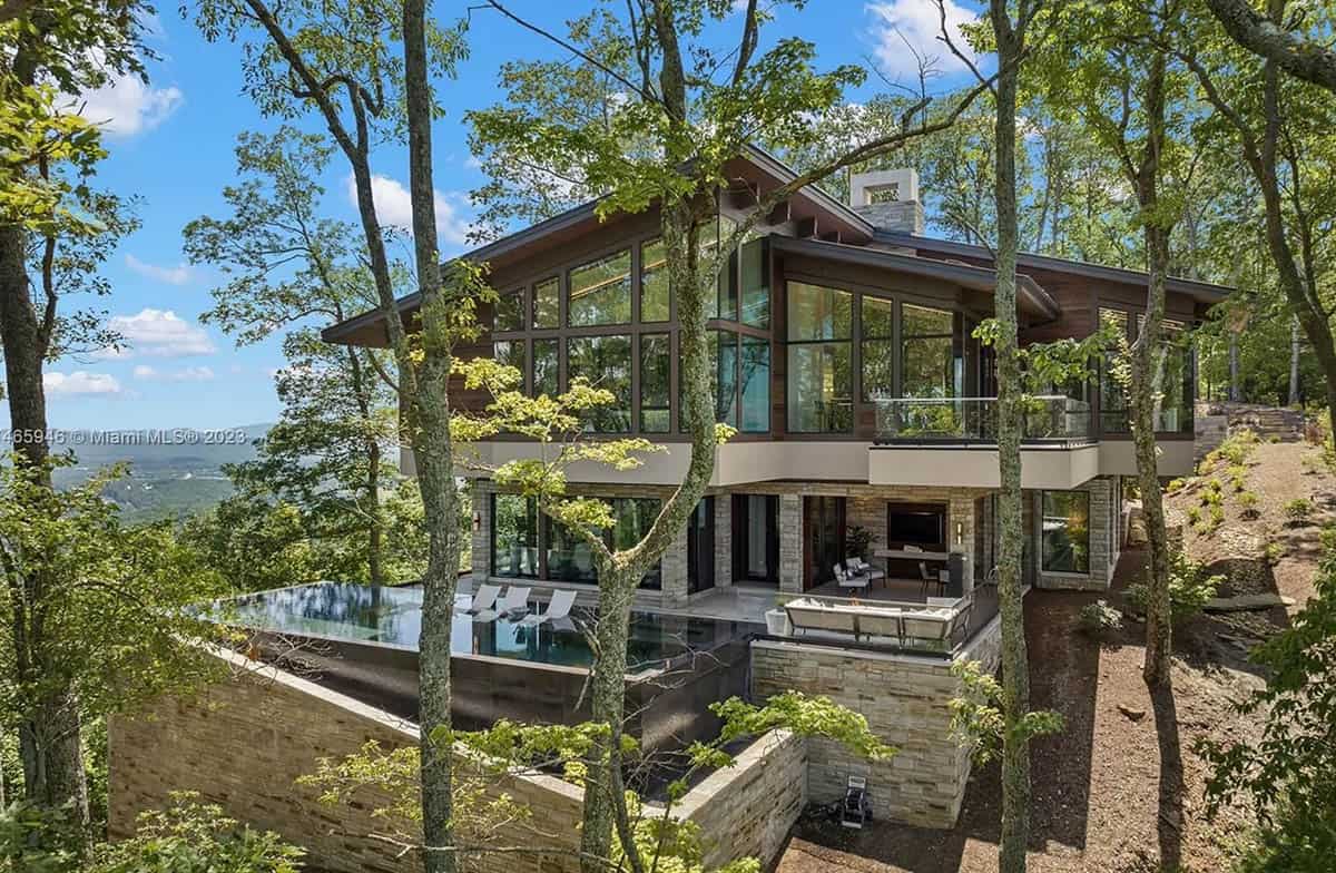 modern mountain home exterior