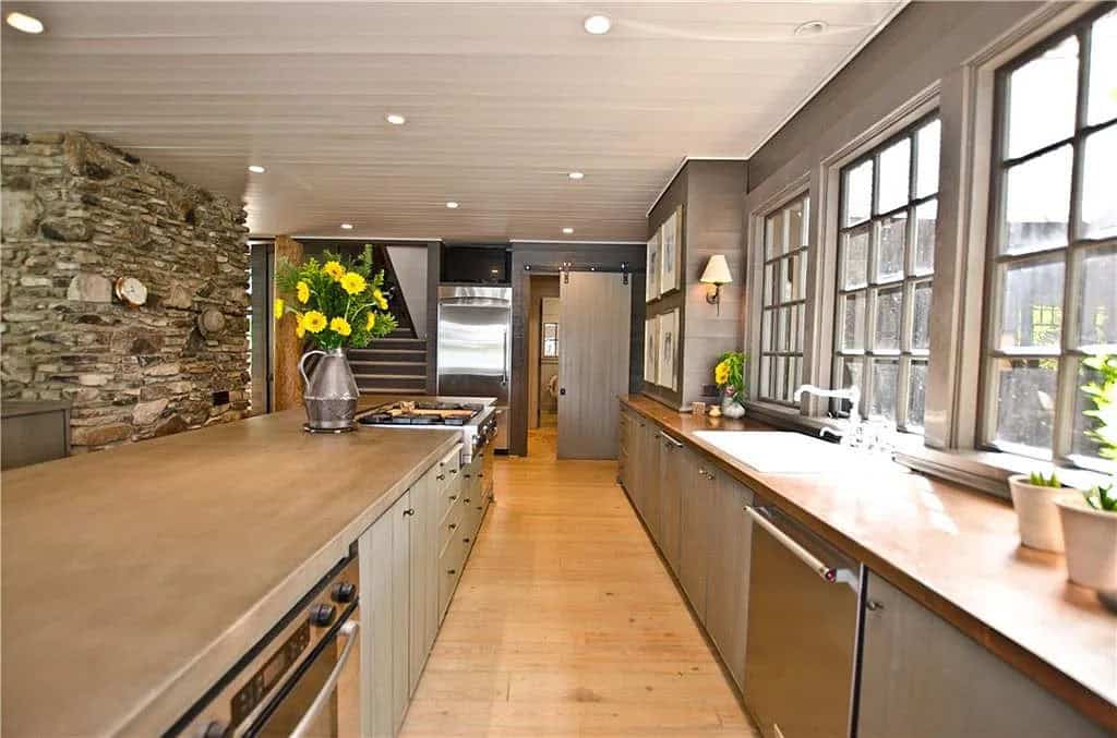 transitional style kitchen